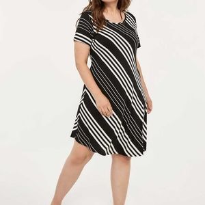 Swing dress, in gray and black, 2X